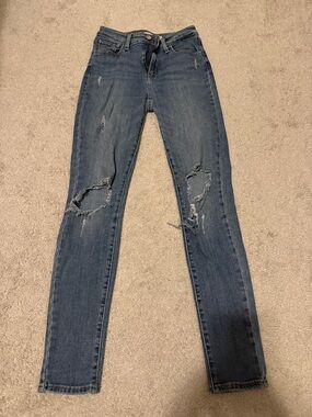 Levi High Rise Skinny 721